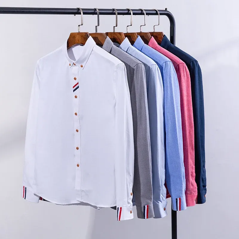 Herren Chambray Hemd mit strukturiertem Gewebe und stilvollen Kontrastdetails – Arvello